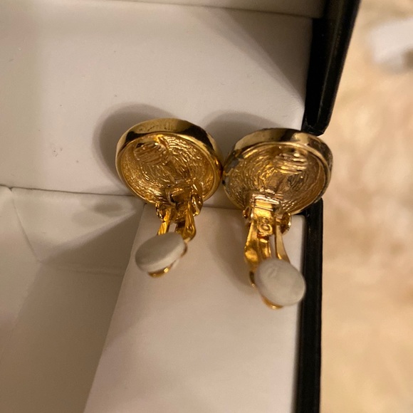 Vintage Vendome trifari & Evco clip on earrings - Picture 12 of 15